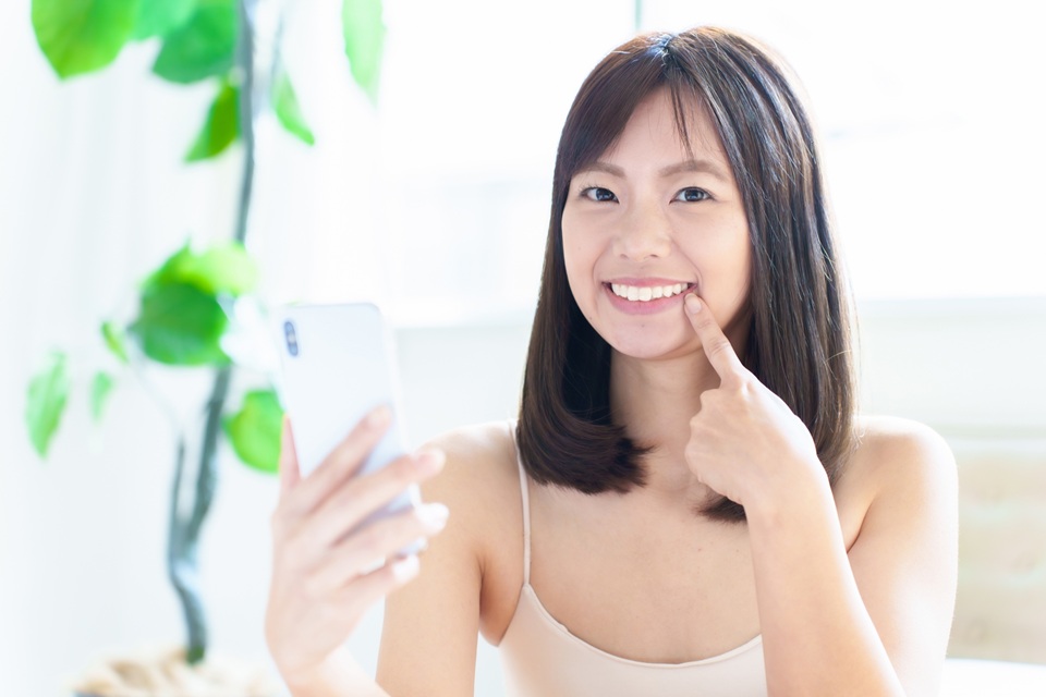 セラミック治療で自然で美しい白い歯へ