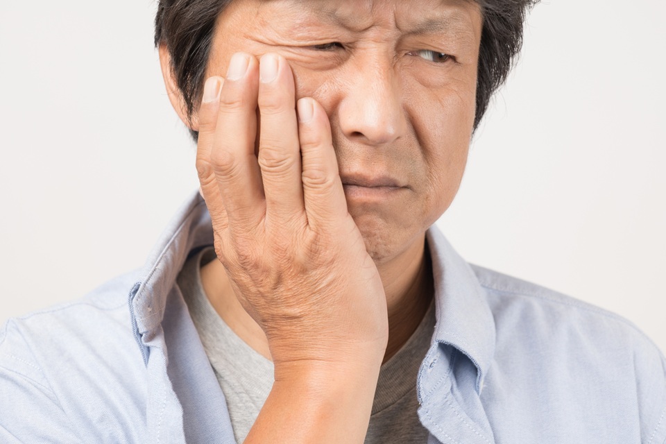 舌・頬・歯ぐきのできものが気になる方へ