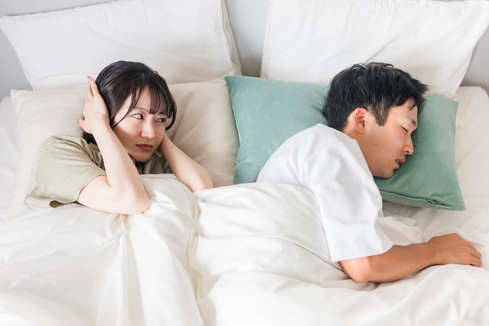 歯ぎしり・食いしばりの原因と治療法